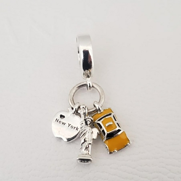🚖 Authentic Pandora NEW YORK DANGLE CHARM - Picture 1 of 5
